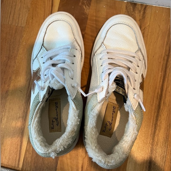 Vintage Havana Zaria faux fur lined sneakers, size 6.5, GUC, women’s - Picture 6 of 10